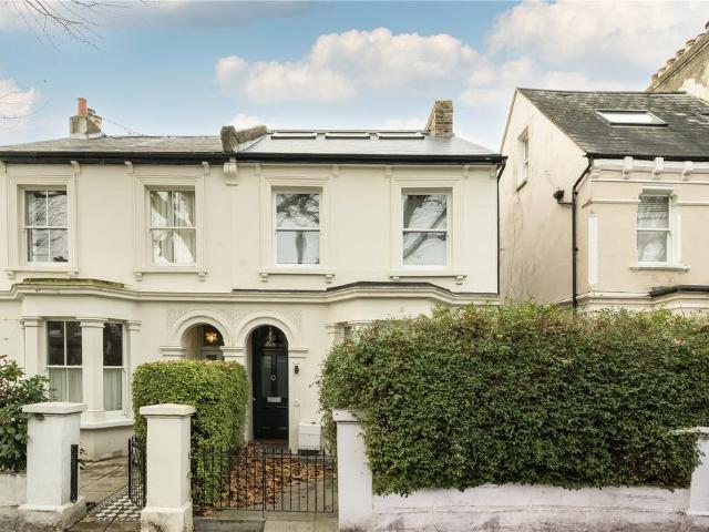 House for rent in London Borough of Ealing, Greater London