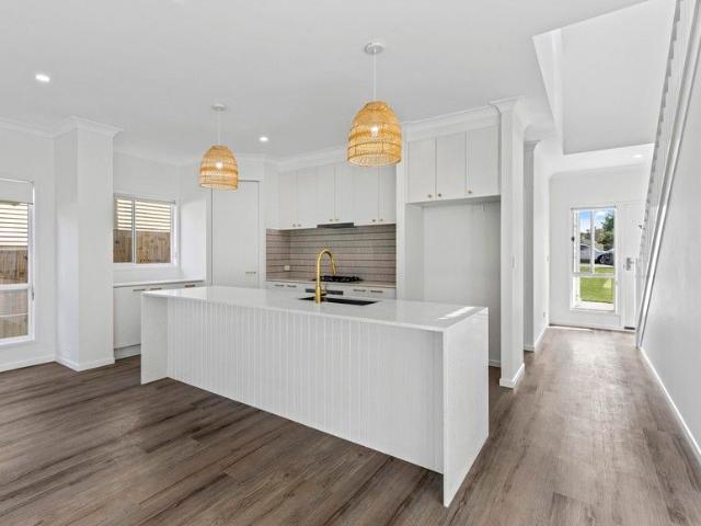 Cottage for sale in Upper Mount Gravatt, Queensland