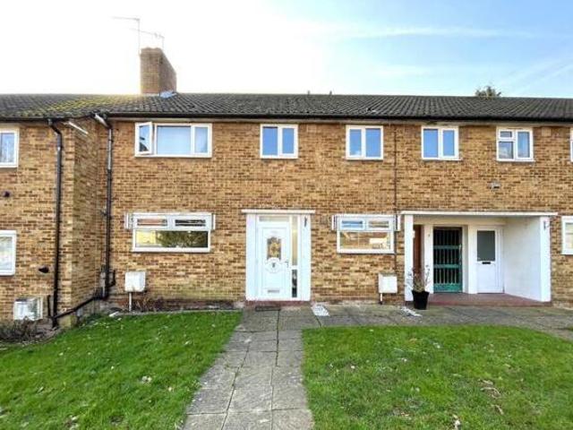House for sale in Chessington