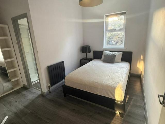 Apartment for rent in Gants Hill, Greater London