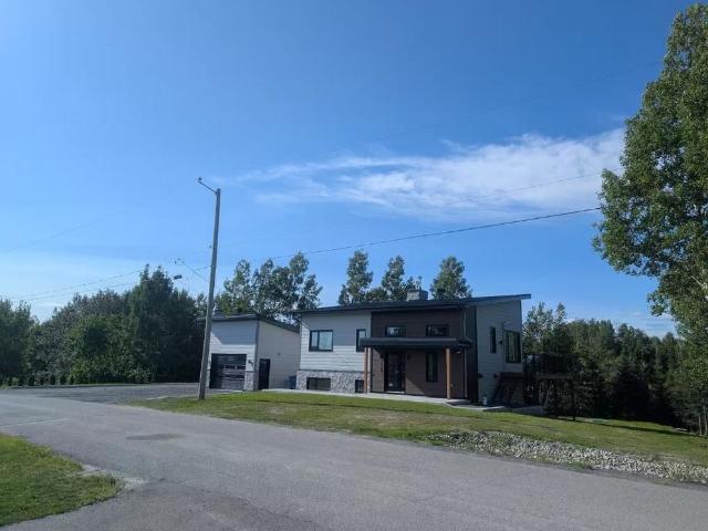 Apartment for rent in Saint-ambroise, Quebec