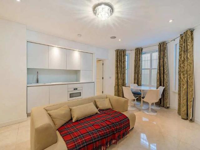 Room for rent in Brompton, Greater London