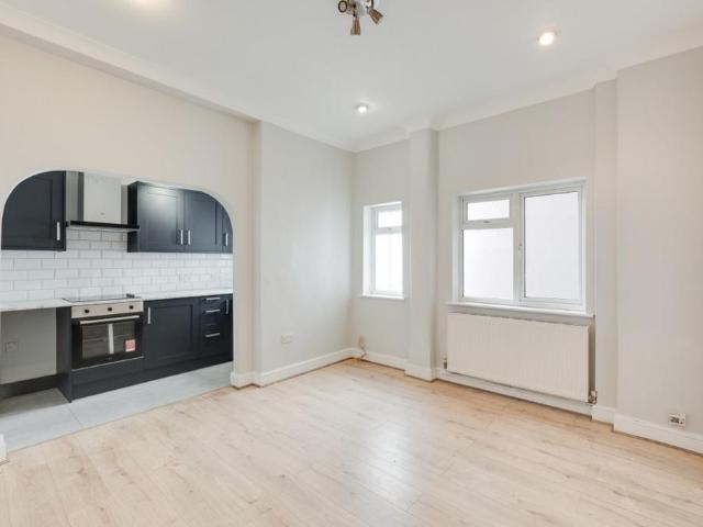House for rent in Kilburn, Greater London