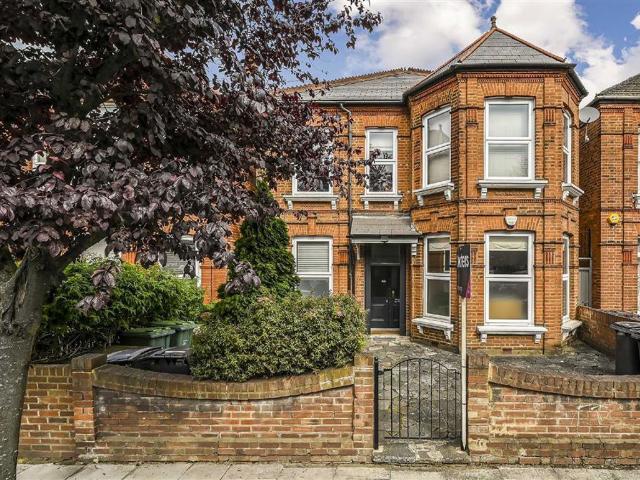 Apartment for rent in Kilburn, Greater London