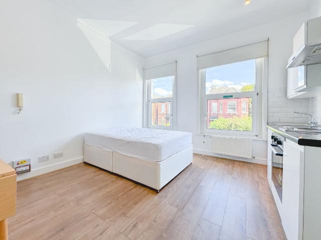 Studio for rent in Kilburn, Greater London