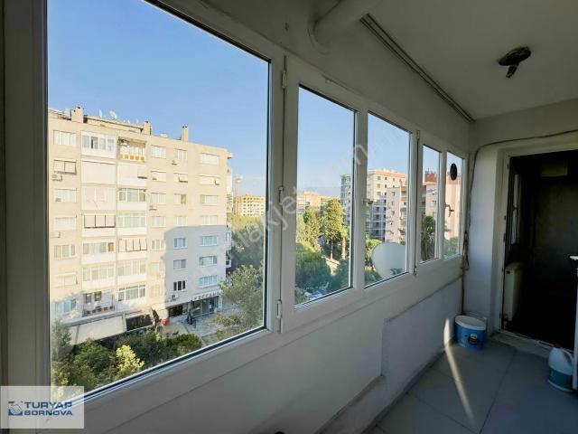 Bayrakli, İzmir içerisinde kiralık mülk