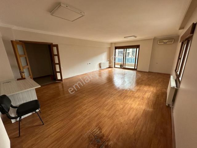 Bayrakli, İzmir içerisinde kiralık mülk