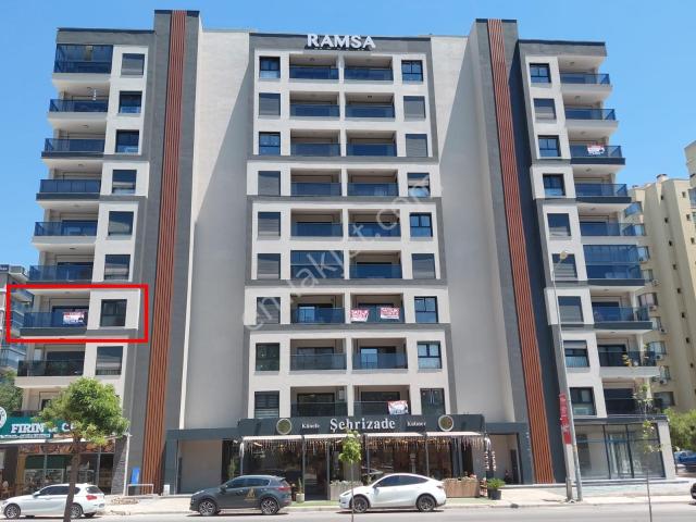 Bayrakli, İzmir içerisinde satılık mülk