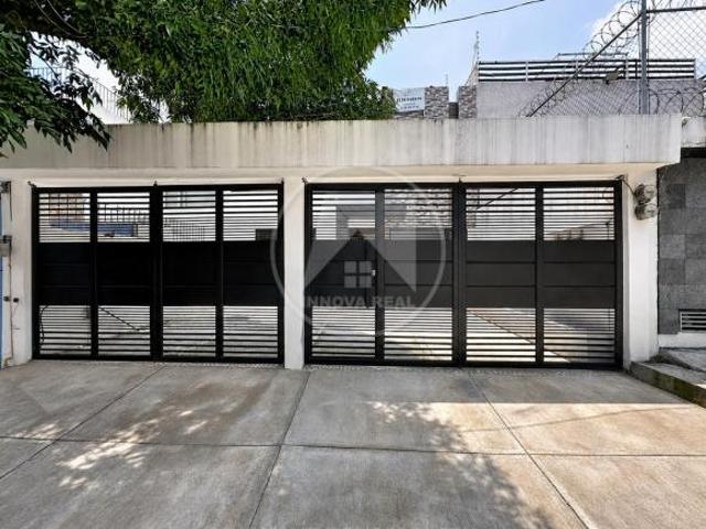 Casa en venta en Ciudad Satélite, Naucalpan de Juárez