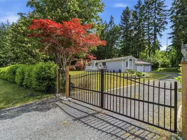 House for sale in Bowser, British Columbia