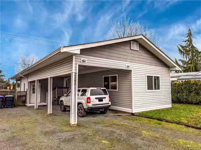 House for sale in Comox, British Columbia
