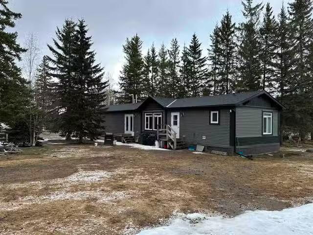 House for sale in Hudson's Hope, British Columbia
