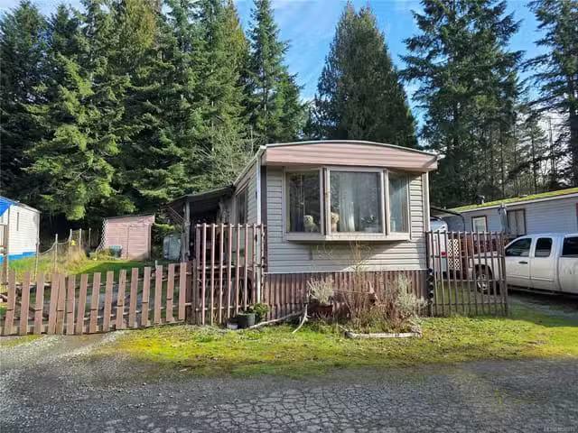 House for sale in Clayoquot, British Columbia