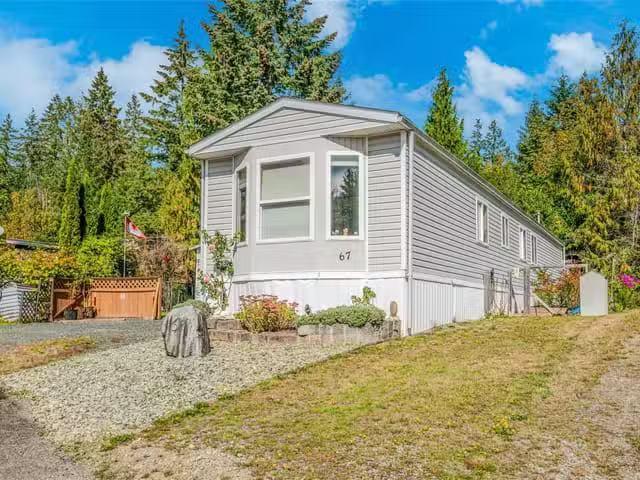 House for sale in Clayoquot, British Columbia