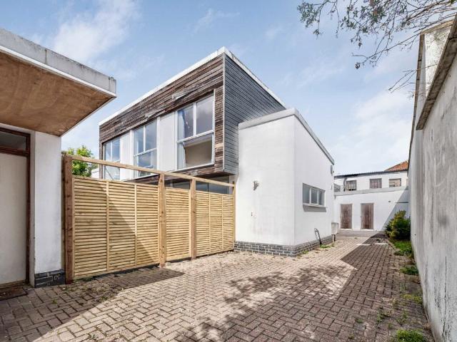 Apartment for rent in London Borough of Ealing, Hanwell