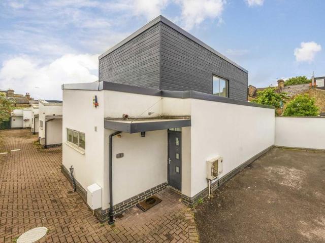 House for rent in London Borough of Ealing, Hanwell