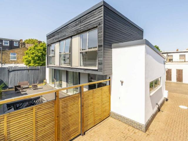 House for rent in London Borough of Ealing, Hanwell