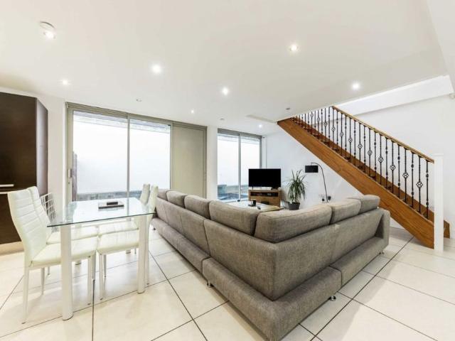 House for rent in London Borough of Ealing, Hanwell
