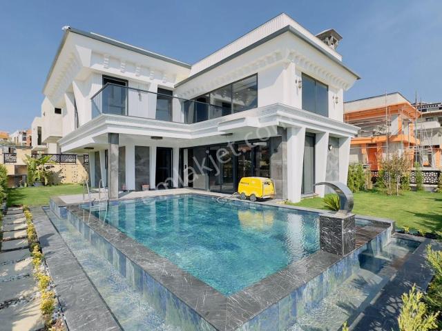 Kuşadasi, Aydin içerisinde satılık Villa