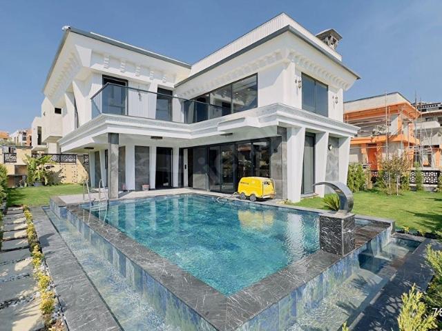 Kuşadasi, Aydin içerisinde satılık Villa