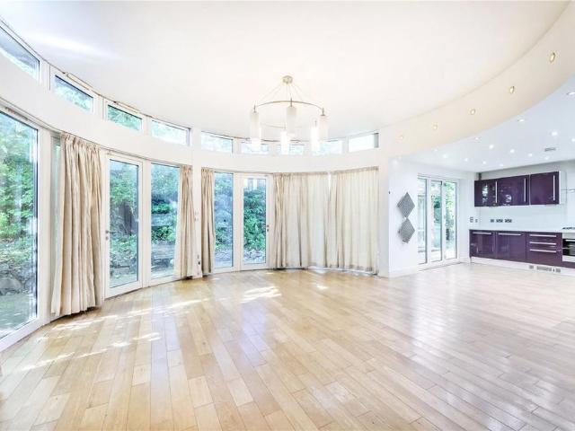 House for rent in Mapesbury, Greater London