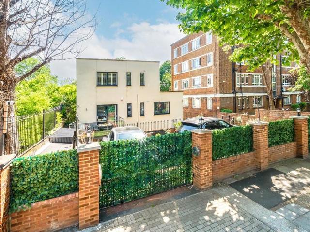 House for rent in Brondesbury Park, Greater London