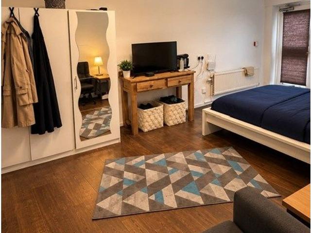 Studio for rent in Brondesbury Park, Greater London