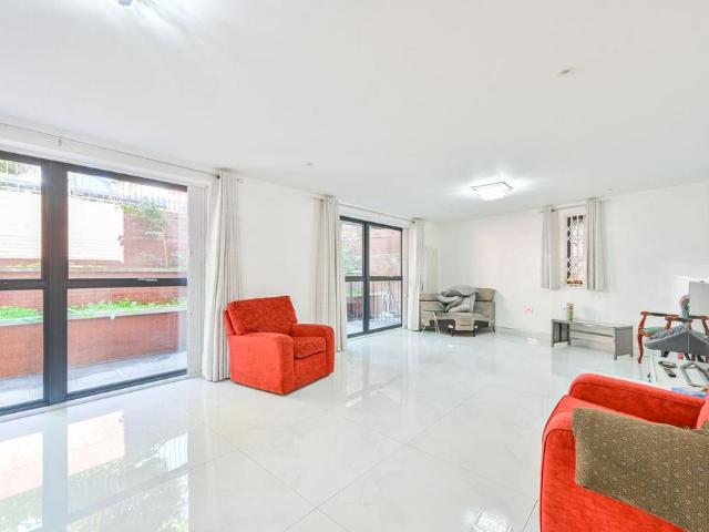 Apartment for rent in Brondesbury, Greater London