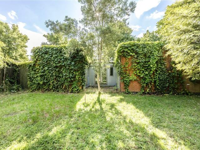 House for rent in Mapesbury, Cat Hill