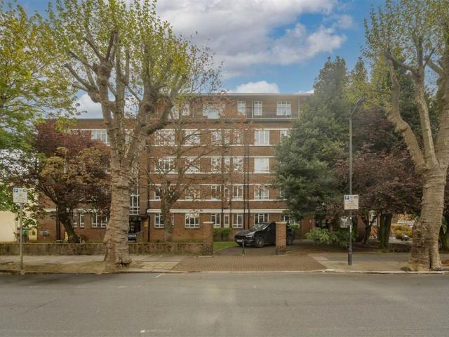 Apartment for rent in Brondesbury, Greater London