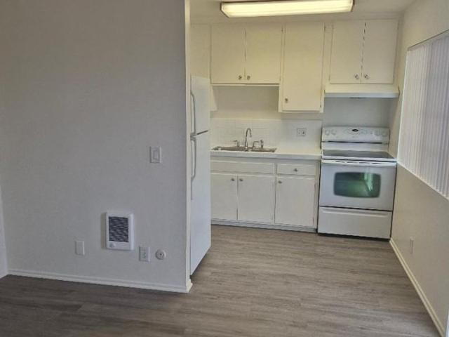 Apartment for rent in Costa Mesa, California