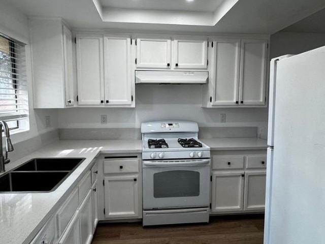 Apartment for rent in Costa Mesa, California
