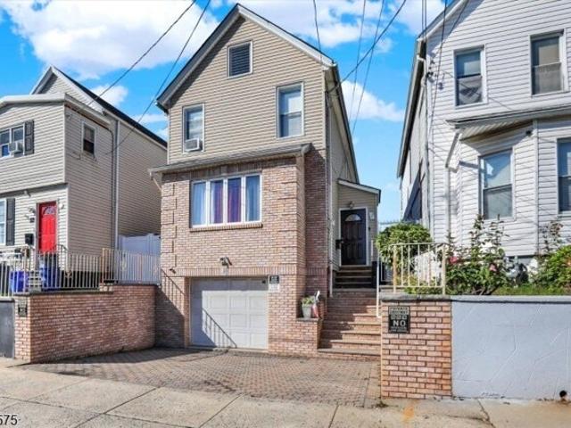 House for sale in Elizabeth, Union County