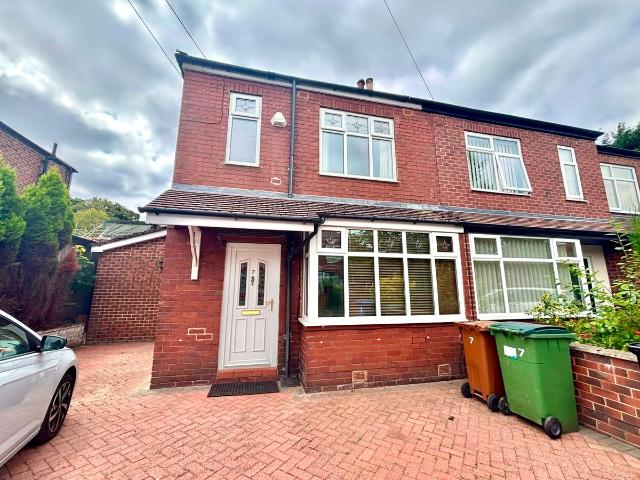 Apartment for rent in Hawk Green, Greater Manchester