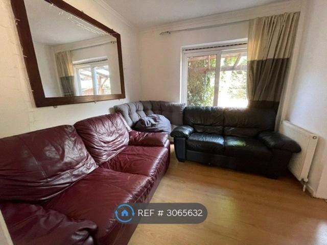 House for rent in Bellfields, Guildford