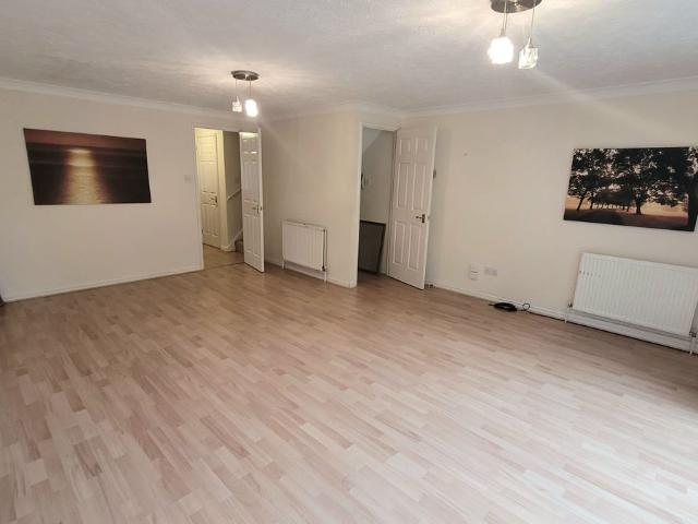 Apartment for rent in Leavesden, Three Rivers