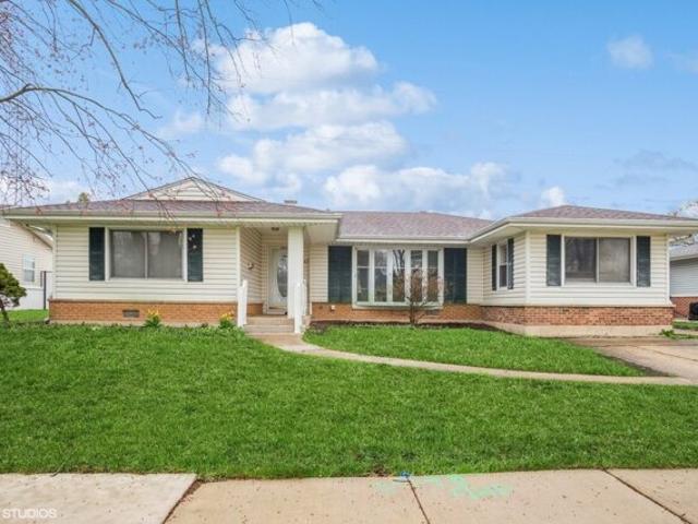 House for sale in Elk Grove Village, Illinois