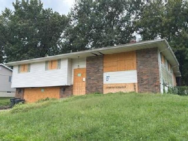 House for sale in Pekin, Illinois