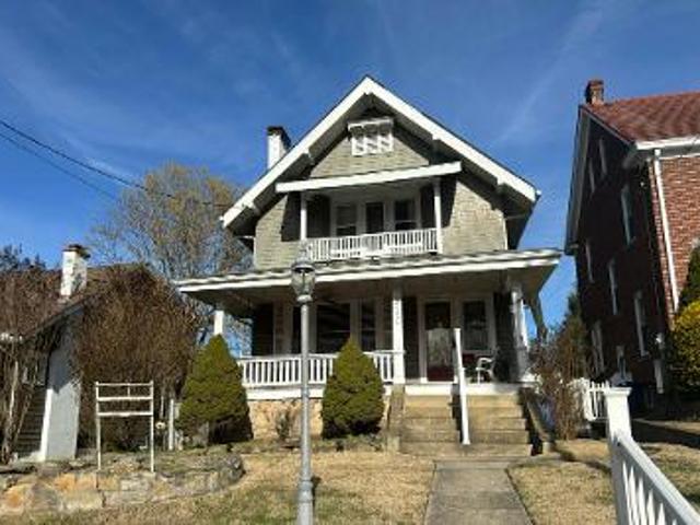 House for sale in Charleston, West Virginia