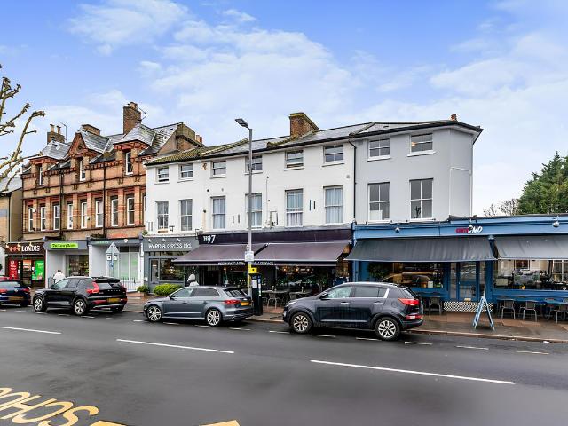 Apartment for rent in Seething Wells, Greater London