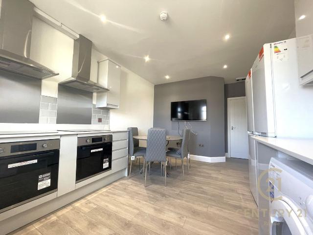Room for rent in Surbiton, Greater London