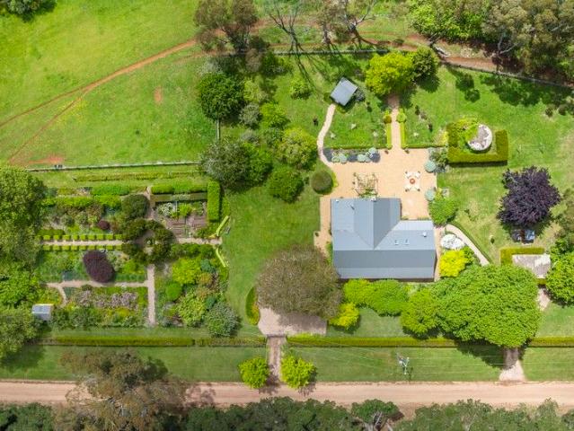 Cottage for sale in Musk, Victoria
