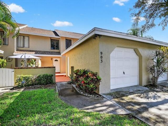 House for sale in Greenacres