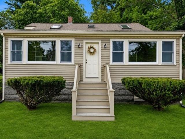 House for sale in Hanson, Massachusetts