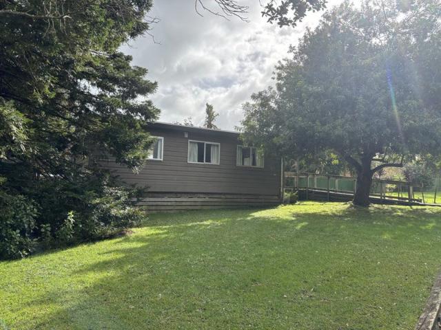 House for rent in Ōmana Beach, Franklin