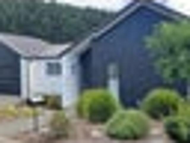 House for rent in Ōmana Beach, Franklin