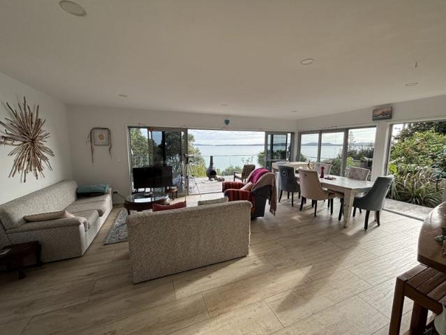 House for rent in Ōmana Beach, Franklin