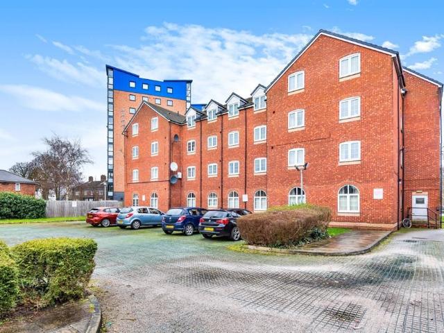 Apartment for rent in Barton upon Irwell, Salford