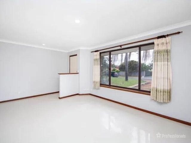 Room for rent in Marangaroo, Western Australia