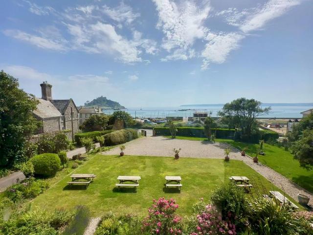 Apartment for rent in Marazion